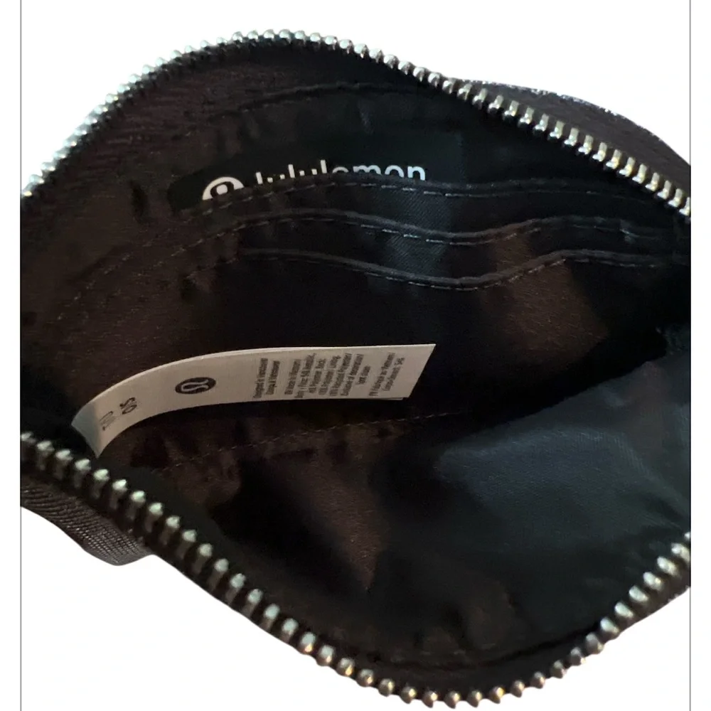 Lululemon Clippable Card Pouch‎ Glitter Silver NWT